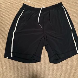 Lululemon lined athletic shorts w side zip pocket. size large barely worn.